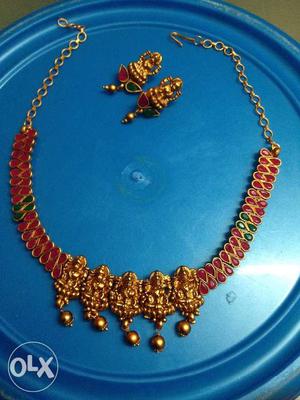 Mat finish necklace with earrings (negotiable)
