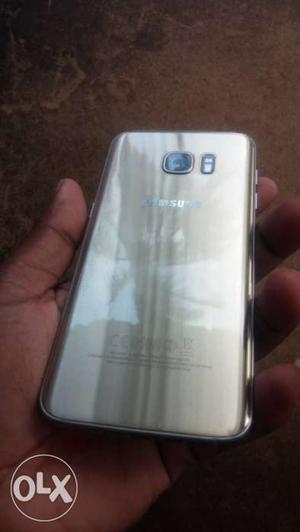 Samsung Galaxy S7 Edge... Gold Platinum color..