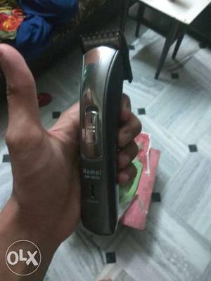 Silver And Black Kemei Trimmer
