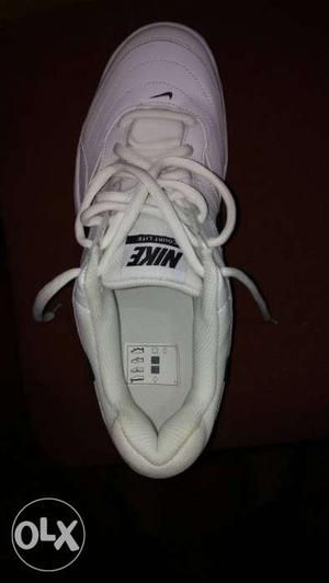 White Nike Low-top Sneaker