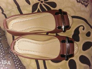 Women's Pair Of Brown Leather Flats