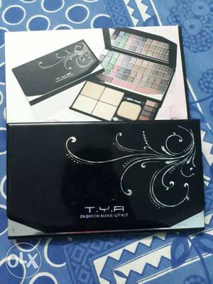 T.Y.A. Fashion Makeup Kit