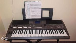Yamaha PSR S670 in excellent condition