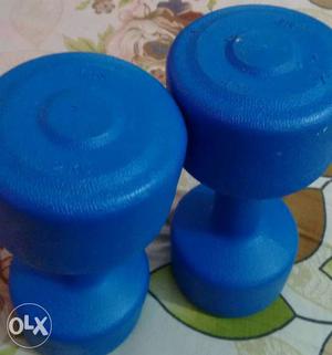 A pair of dumbbell (weight 2 kg each) for Rs. 550