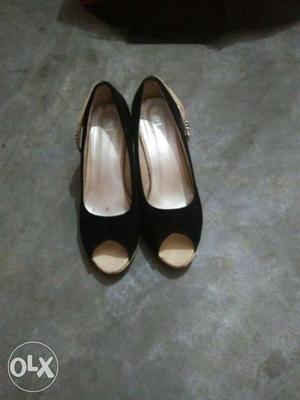 Black heels size,37