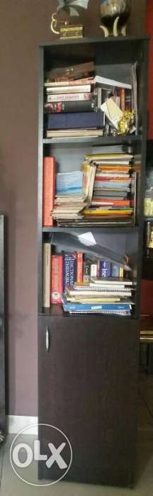Book shelf /corner stand
