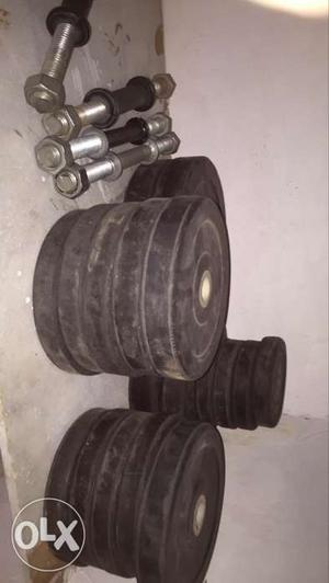 Dumbells set with road in awesome condtion 3kg*6,