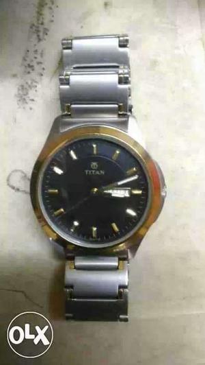 Its original price is 5k.. 1.5yrs old..no box and