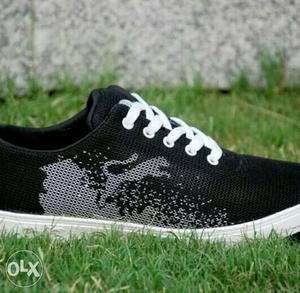 Unpaired Black And Gray Low-top Sneaker