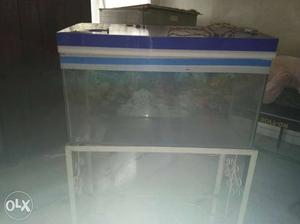 Fish aquarium with stand and top