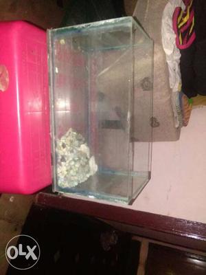 Fish tank small in good condition up-to 5 fishes