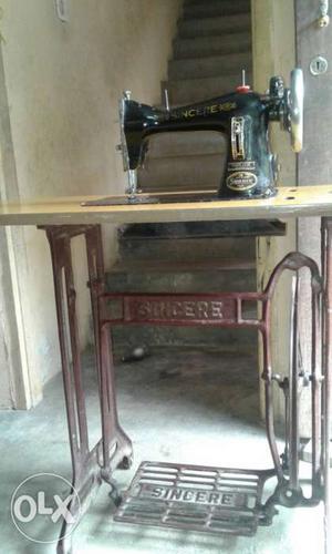 Good condition sincere sweing machine pattom ni