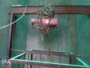 Grey Metal Lifting Equipment for factories to lift load