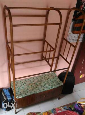Iron made cloth hanger (Alna). in good condition.