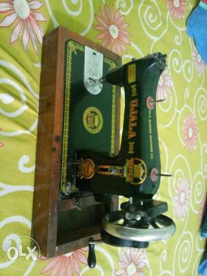 New condition sewing machine 1 year old running