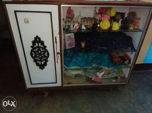Showcase of wooden in good condition