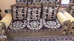Sitting sofa good condition 1 seat damage but in