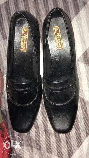Black color office shoe for ladies(size 39)
