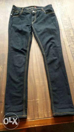 Black ladies jeans (waist 32)