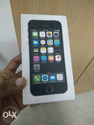 IPhone 5s 32gb. Box and charger. Neat condition