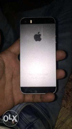 Iphone 5s 16 gb in neat condition space grey