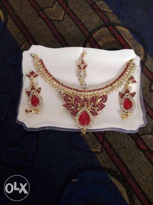 Red, Gold, And Diamond Jewelry Set
