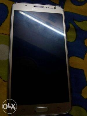 Samsung J7 Gold in a Good condition.