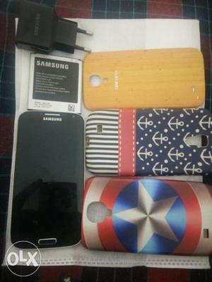 Samsung galaxy s4. With 2 back cobers and one
