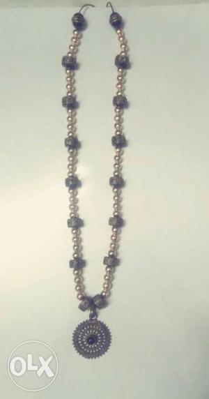 Silver-colored Beaded Floral Necklace