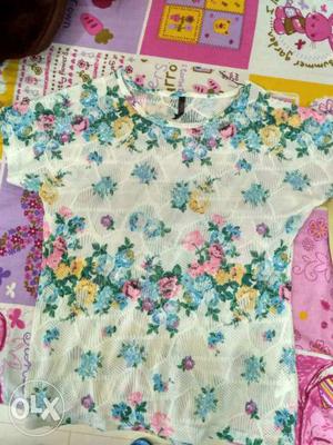 Women's Yellow,blue And White Floral Scoop-neck Shirt
