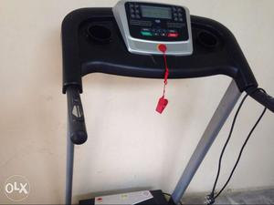 Electric treadmill withcalorie burn,km covered