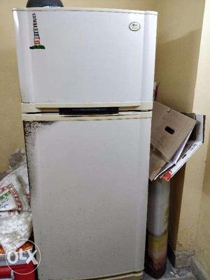462 Litre Fridge ideal for Commercial purpose/use. Good