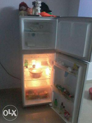 4years old fridge Lg for urgent sale