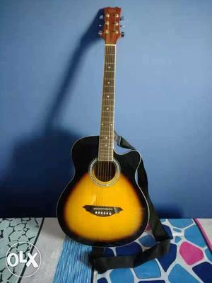 Acoustic guitar in amazing condition. Selling it