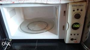 Black and decker microwave in running condition.