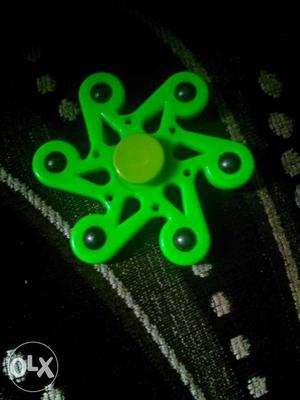 Green And Silver Six-bladed Hand Spinner