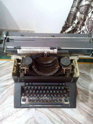 Hindi typewriter machine is in good and running position.