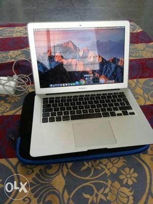 Macbook air in very very nead condition. only