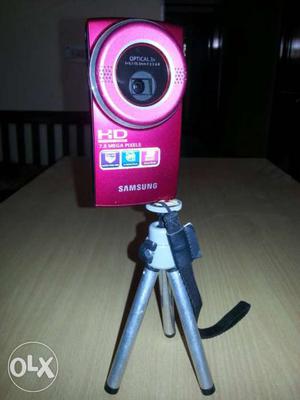 SAMSUNG HMX-U MP 10x Digital Full HD Camcorder plus