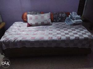 3*6 strong bed in good condition