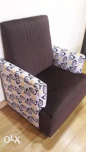 Accent chair with good quality fabric and design
