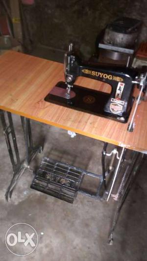 Black Buyog Sewing Machine