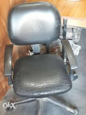 Black Leather Ergonomic Roller Chair