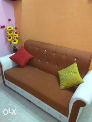 Brand new condition 3 seatet sofa only 6 month old