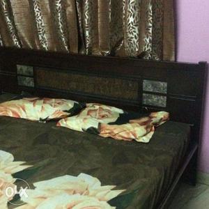 Double Bed in Gud Condition (Without mattress)