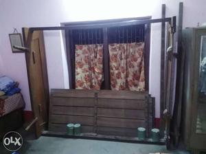 Double bed..wooden bt..1leg destory..if u want