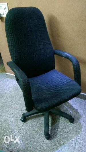 Gray Cushioned Office Rolling Chair