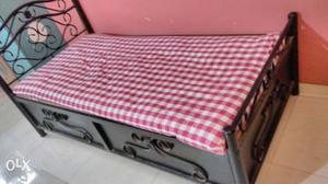 Single bed 3' x6.5' with internal storage Can be