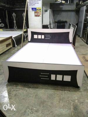 Size: 6*5 new plywood bed