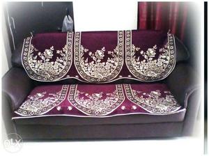 Urgent sale 3-6months old 5seated 3+1+1 sofa set with
